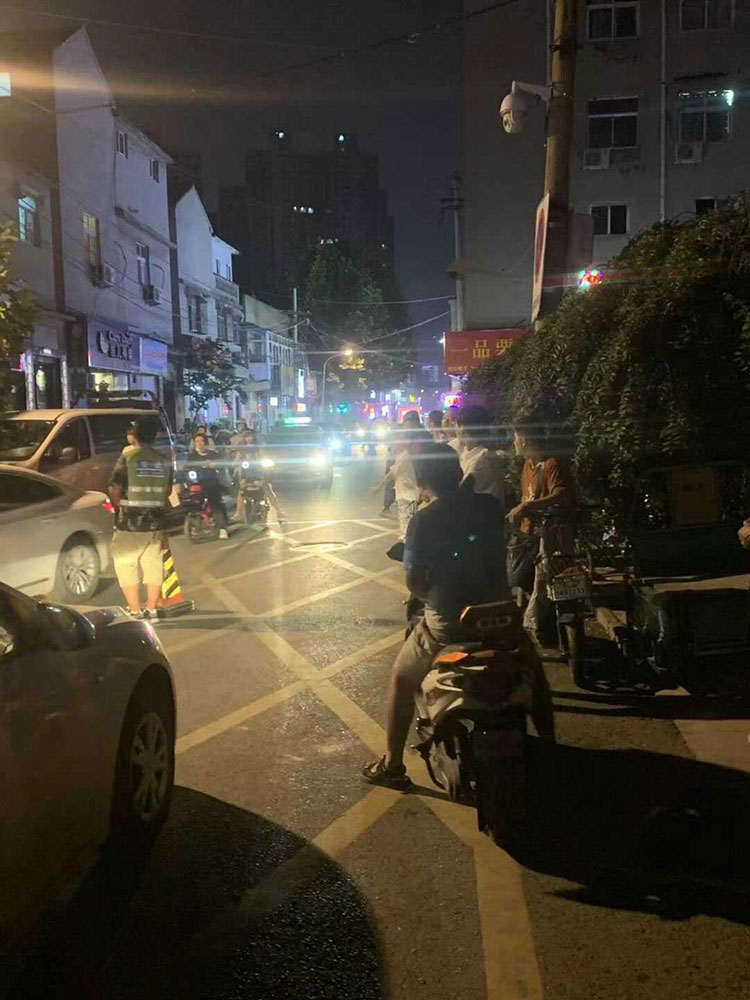 中国である夜遭遇した人だかり。ギャラリーの先で起きていたこととは？のイメージ